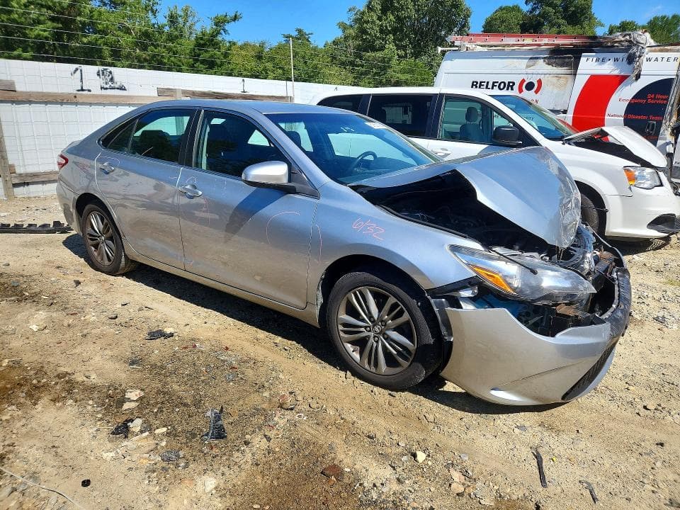 2017 TOYOTA CAMRY SE 4