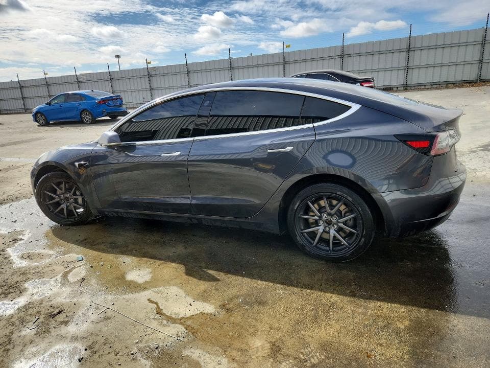 2018 TESLA MODEL 3 2