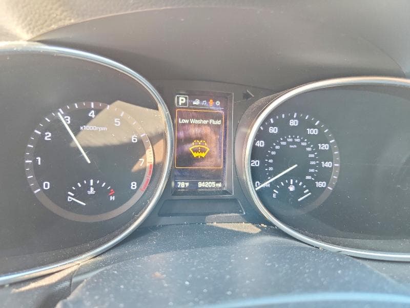 2017 HYUNDAI SANTA FE SE 9