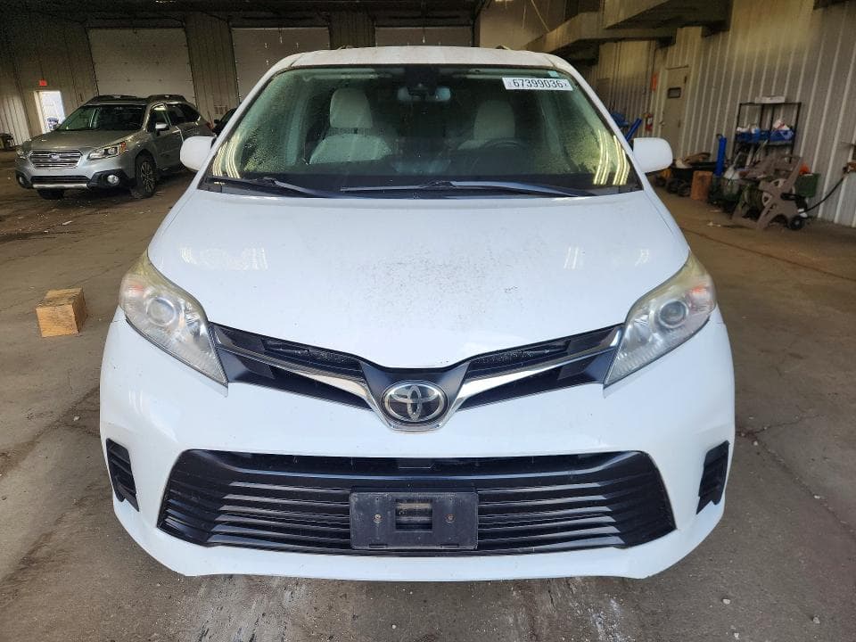 2018 TOYOTA SIENNA LE 5