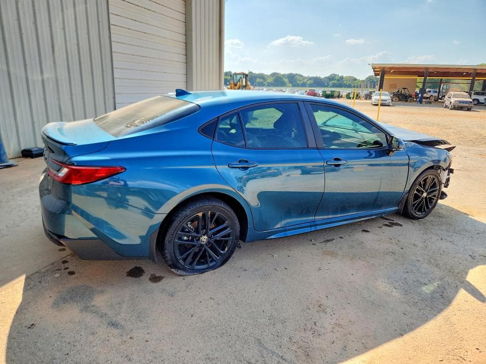2025 TOYOTA CAMRY SE 3