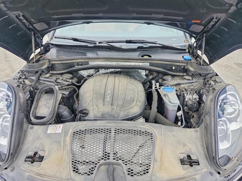 2018 PORSCHE MACAN 12