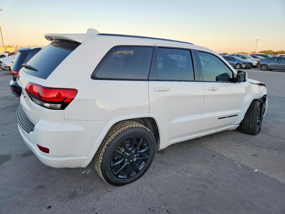 2020 JEEP GRAND CHEROKEE LAREDO 3