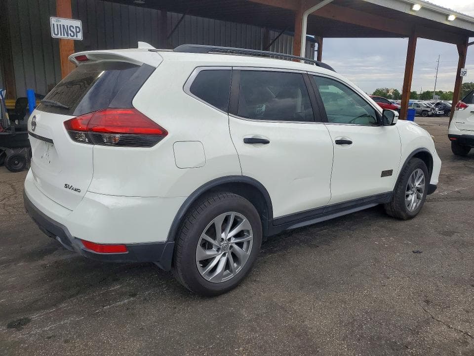 2017 NISSAN ROGUE SV 3