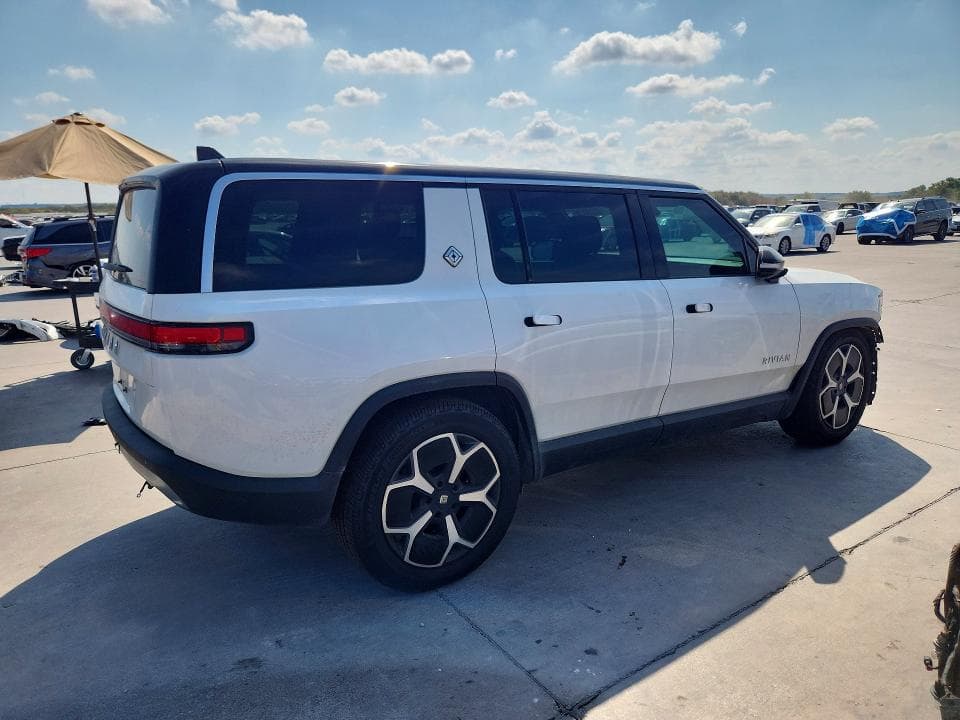 2023 RIVIAN R1S ADVENTURE 3