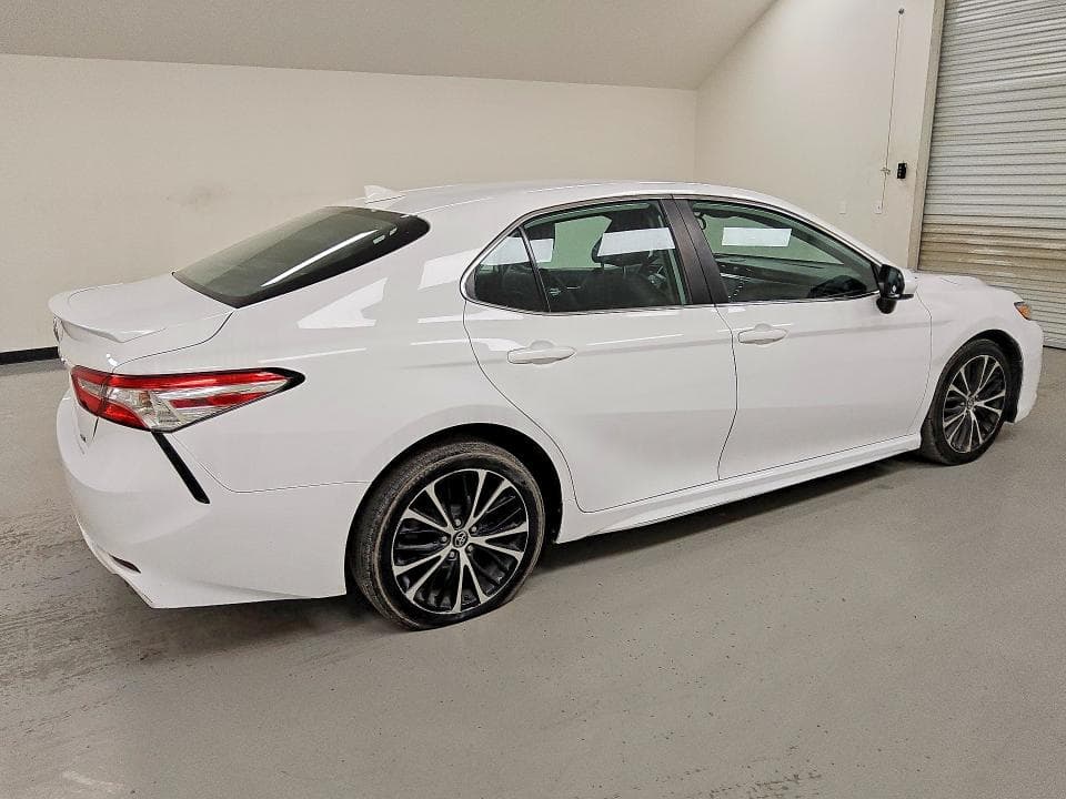 2020 TOYOTA CAMRY SE 3
