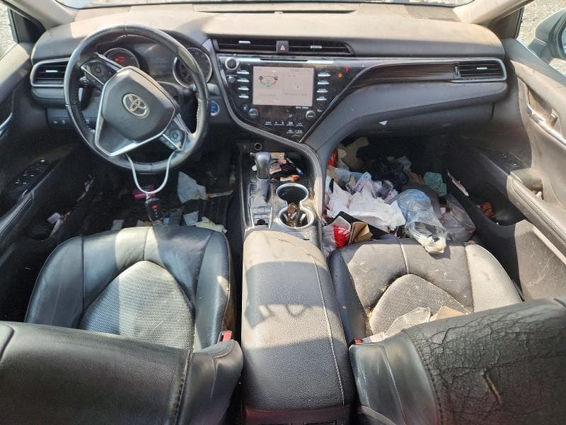 2020 TOYOTA CAMRY XLE 8