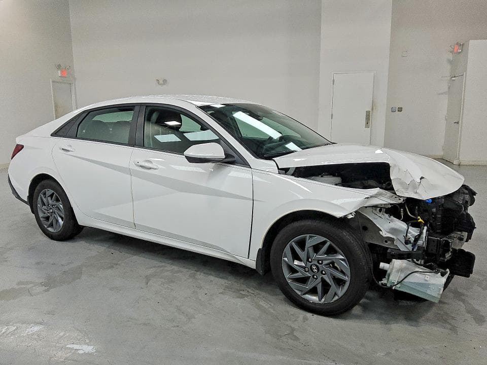 2024 HYUNDAI ELANTRA SEL 4