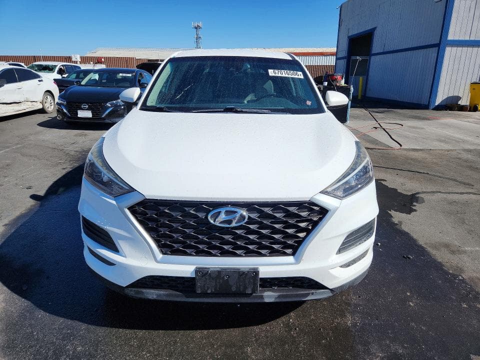 2020 HYUNDAI TUCSON SE 5