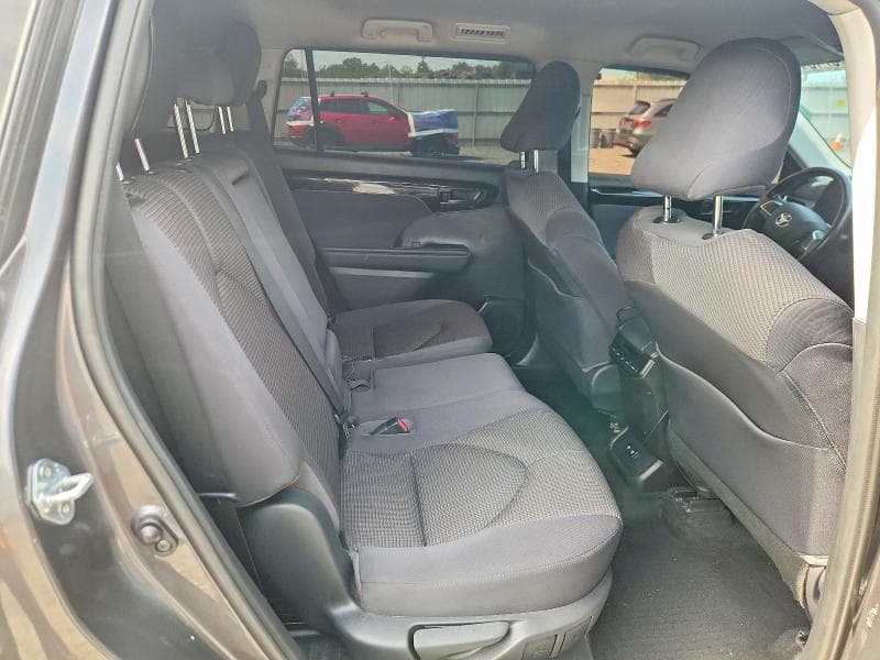 2021 TOYOTA HIGHLANDER LE 11
