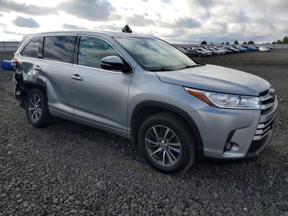 2017 TOYOTA HIGHLANDER XLE 4