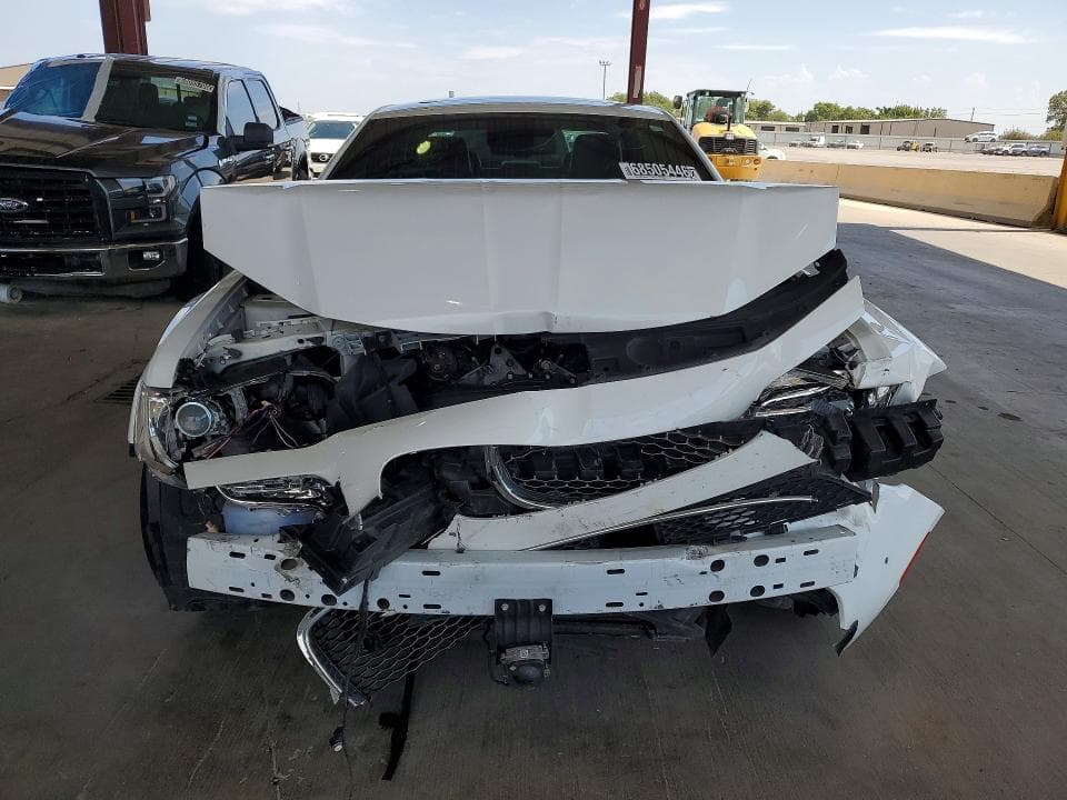 2019 CHRYSLER 300 LIMITED 5