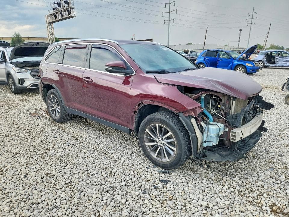 2019 TOYOTA HIGHLANDER XLE 4
