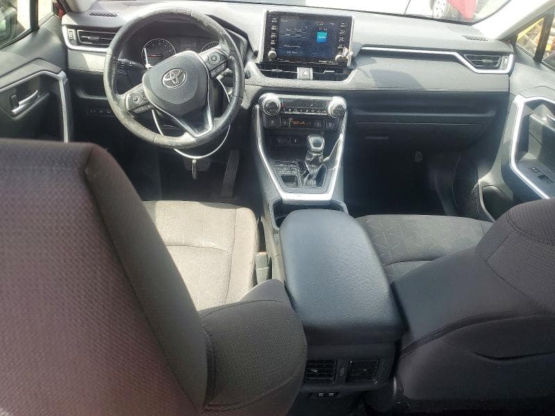 2020 TOYOTA RAV4 XLE 8