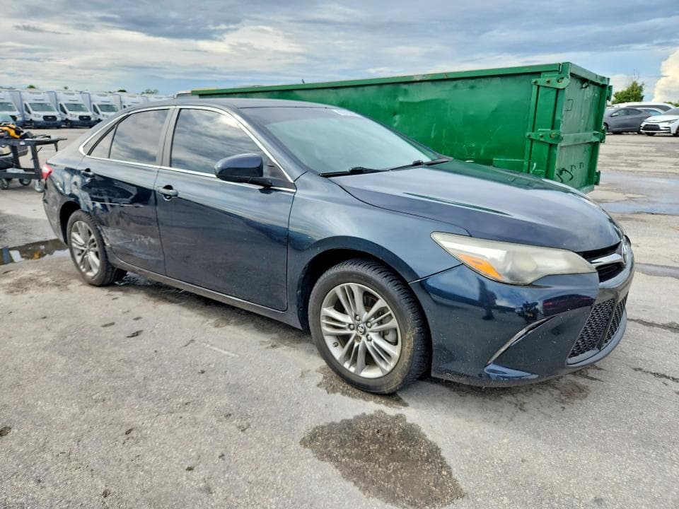 2017 TOYOTA CAMRY SE 4