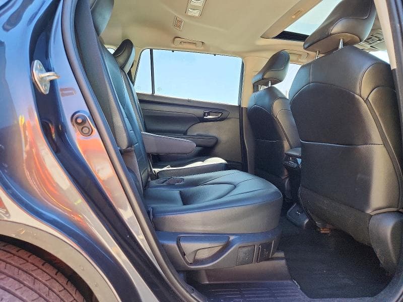 2020 TOYOTA HIGHLANDER XLE 11