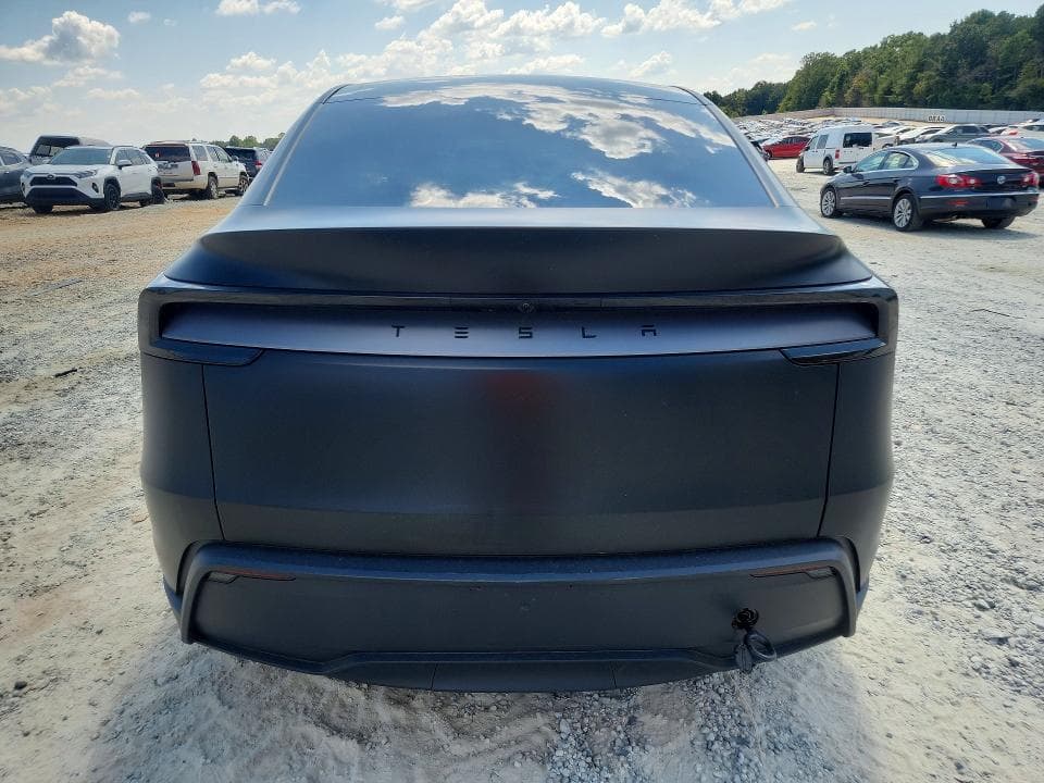 2026 TESLA MODEL Y 6