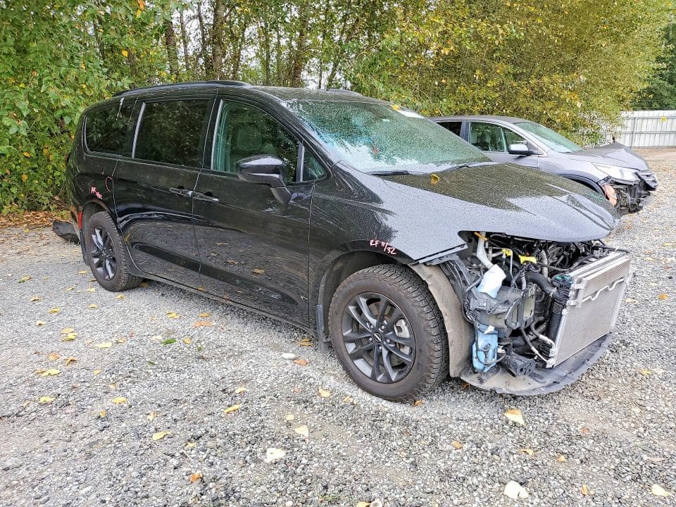 2020 CHRYSLER PACIFICA TOURING L 4