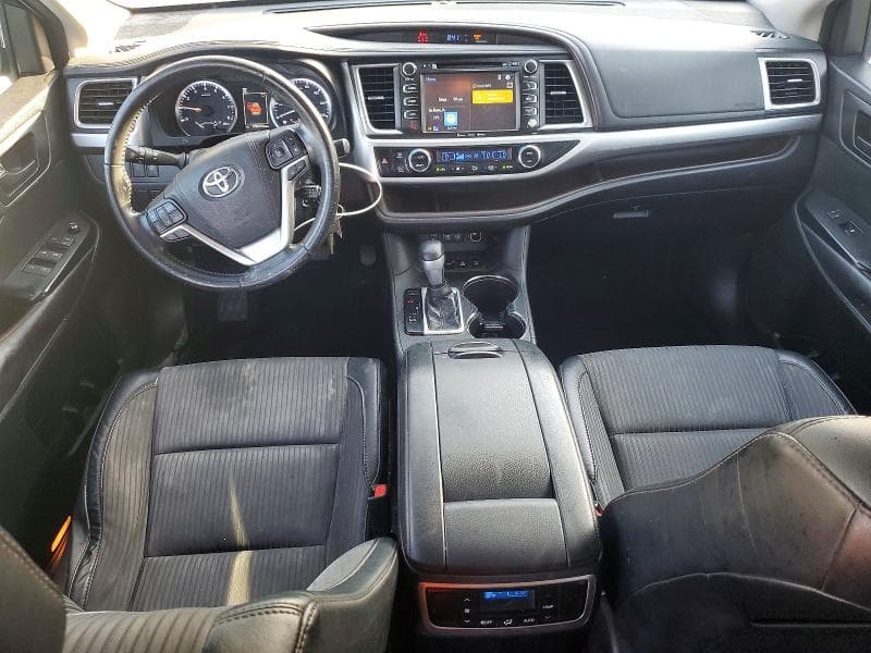 2017 TOYOTA HIGHLANDER LE PLUS 8