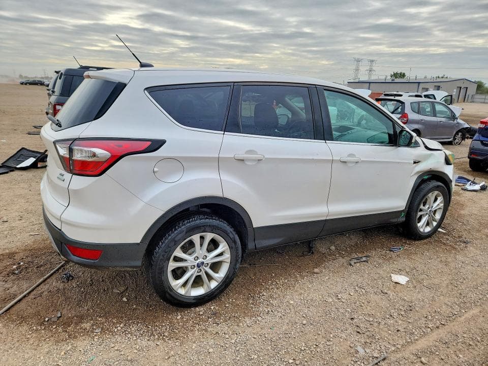 2017 FORD ESCAPE SE 3