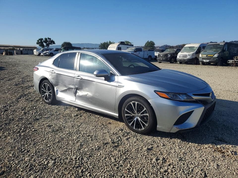 2020 TOYOTA CAMRY SE 4