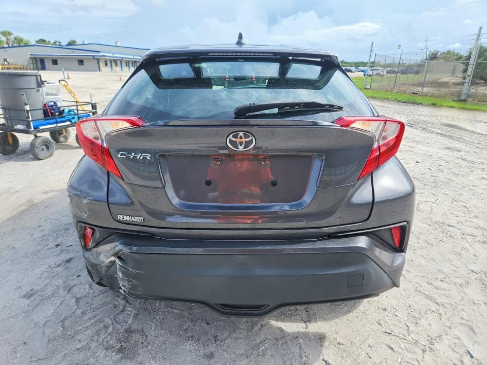 2021 TOYOTA C-HR XLE 6