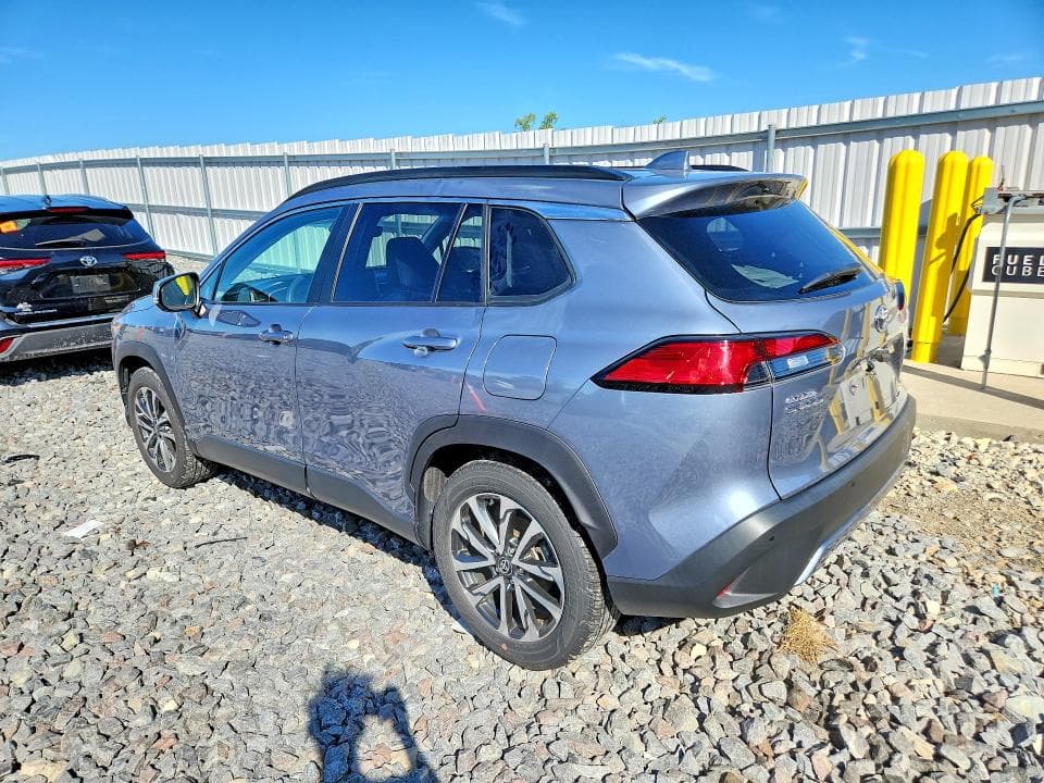 2022 TOYOTA COROLLA CROSS XLE 2