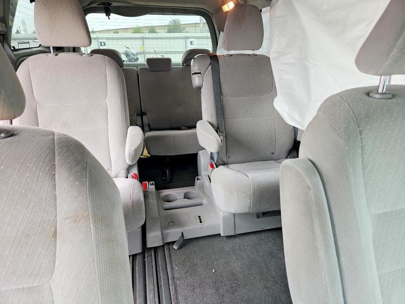 2017 TOYOTA SIENNA LE 10