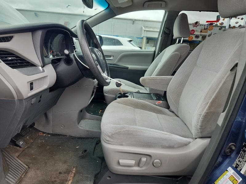 2017 TOYOTA SIENNA LE 7