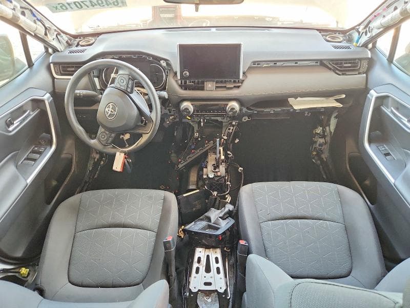 2023 TOYOTA RAV4 XLE 8