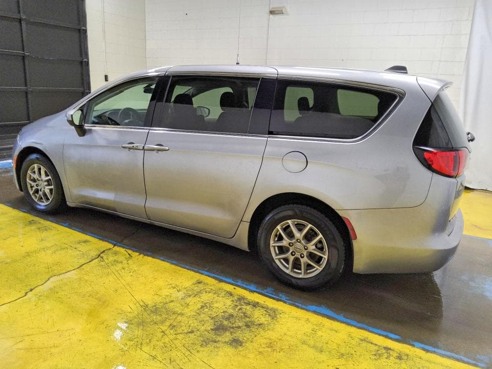 2021 CHRYSLER VOYAGER LX 2