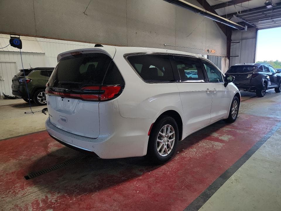 2027 CHRYSLER PACIFICA SELECT 3
