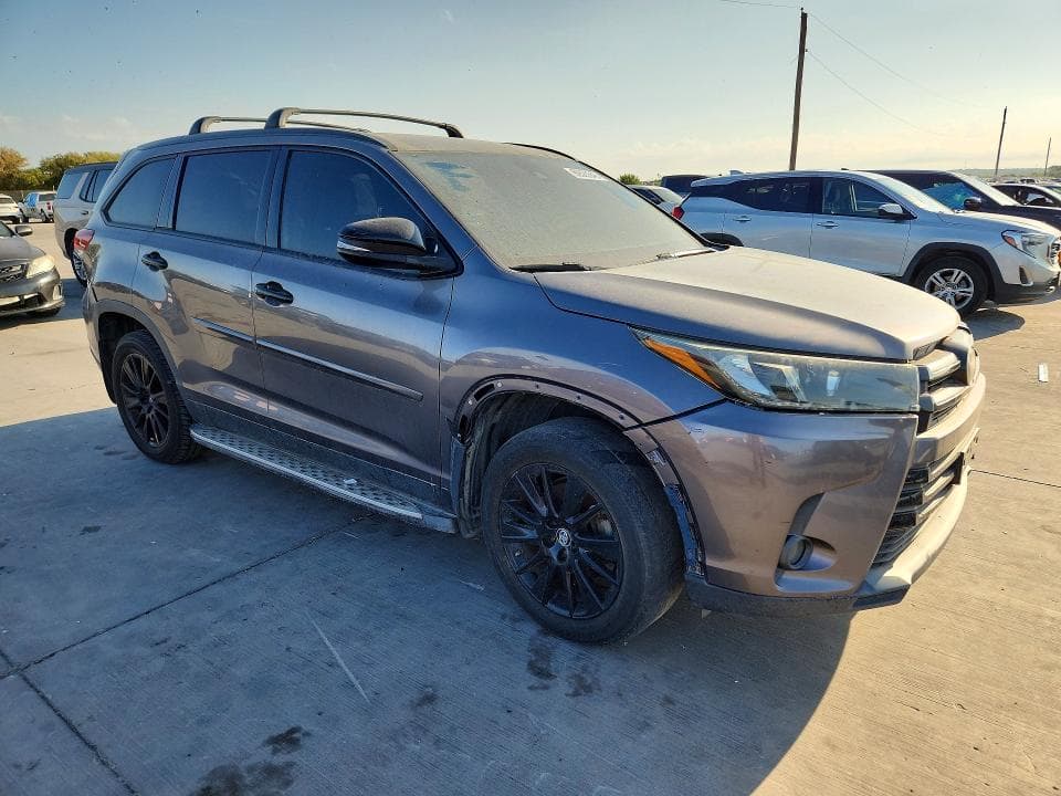 2019 TOYOTA HIGHLANDER SE 4