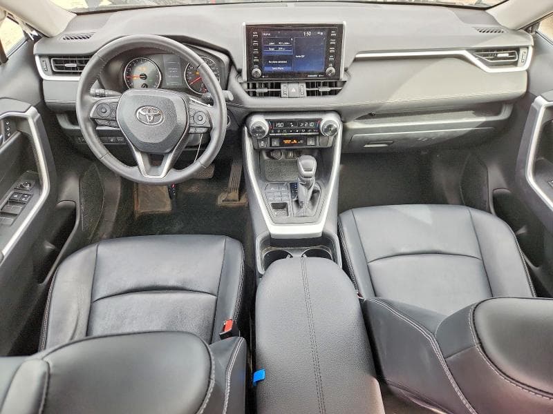 2020 TOYOTA RAV4 XLE 8