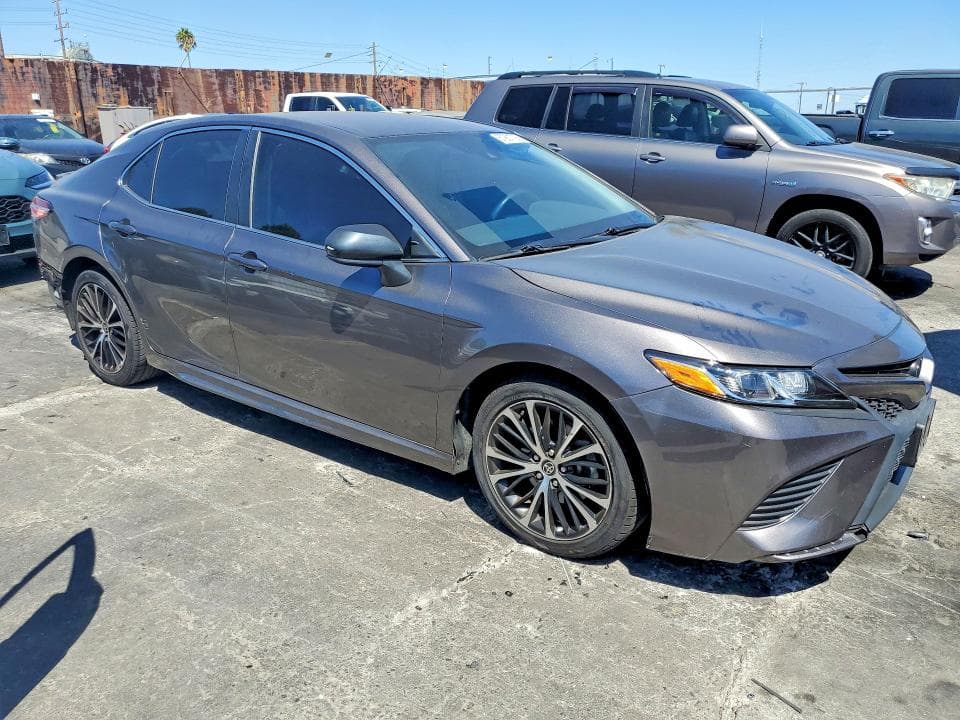 2020 TOYOTA CAMRY SE 4