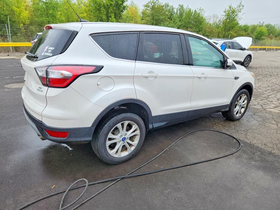 2017 FORD ESCAPE SE 3