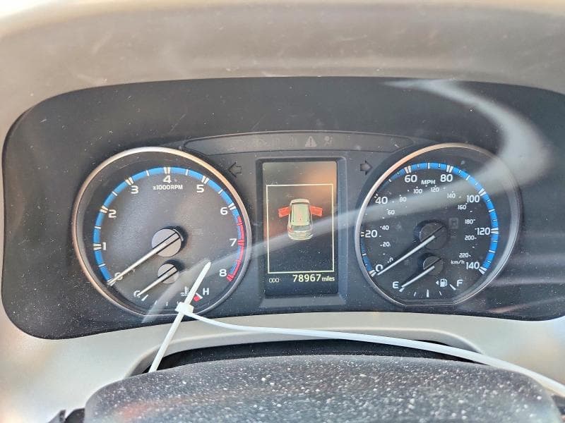 2017 TOYOTA RAV4 XLE 9