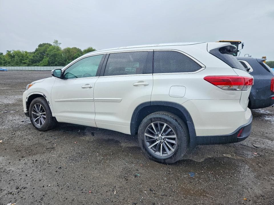2017 TOYOTA HIGHLANDER XLE 2