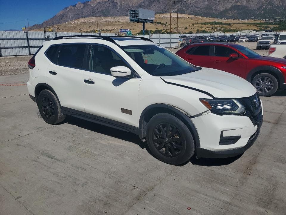 2017 NISSAN ROGUE SV 4