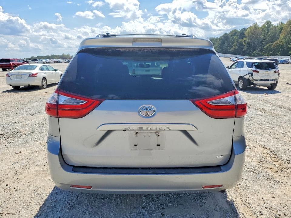 2017 TOYOTA SIENNA LE 6
