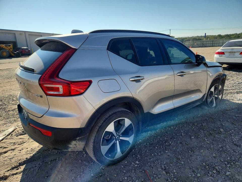 2024 VOLVO XC40 PLUS 3