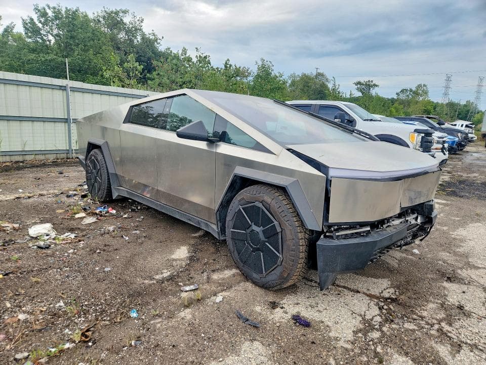 2024 TESLA CYBERTRUCK 4