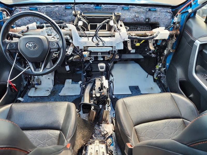 2019 TOYOTA RAV4 ADVENTURE 8