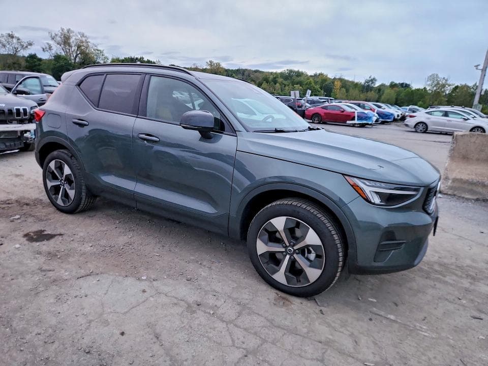 2026 VOLVO XC40 CORE 4
