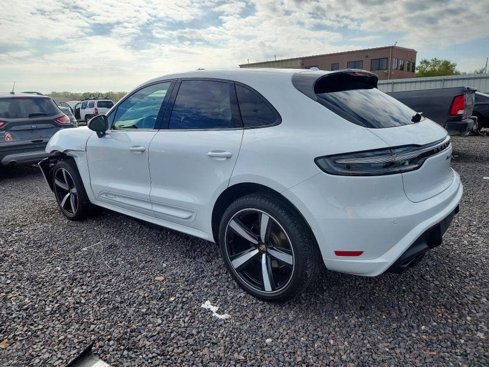 2024 PORSCHE MACAN BASE 2