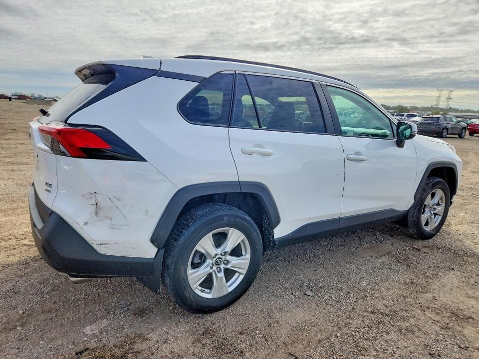 2019 TOYOTA RAV4 XLE 3
