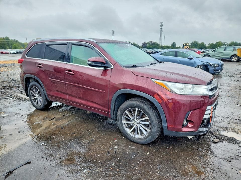 2017 TOYOTA HIGHLANDER XLE 4