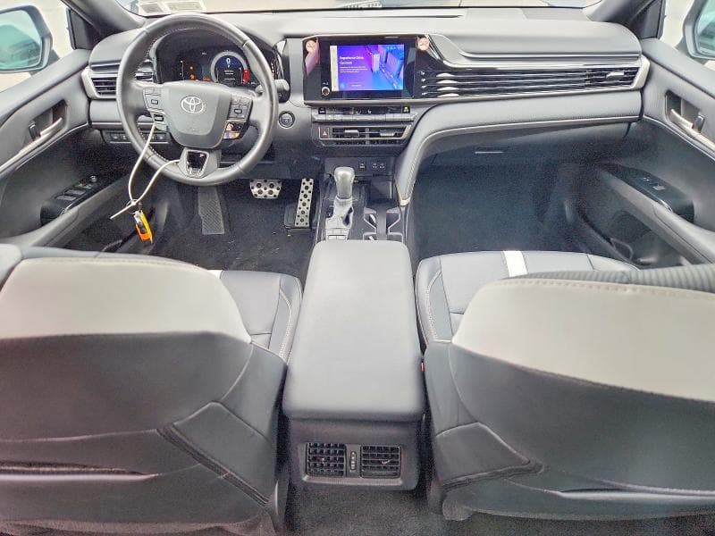 2025 TOYOTA CAMRY SE 8