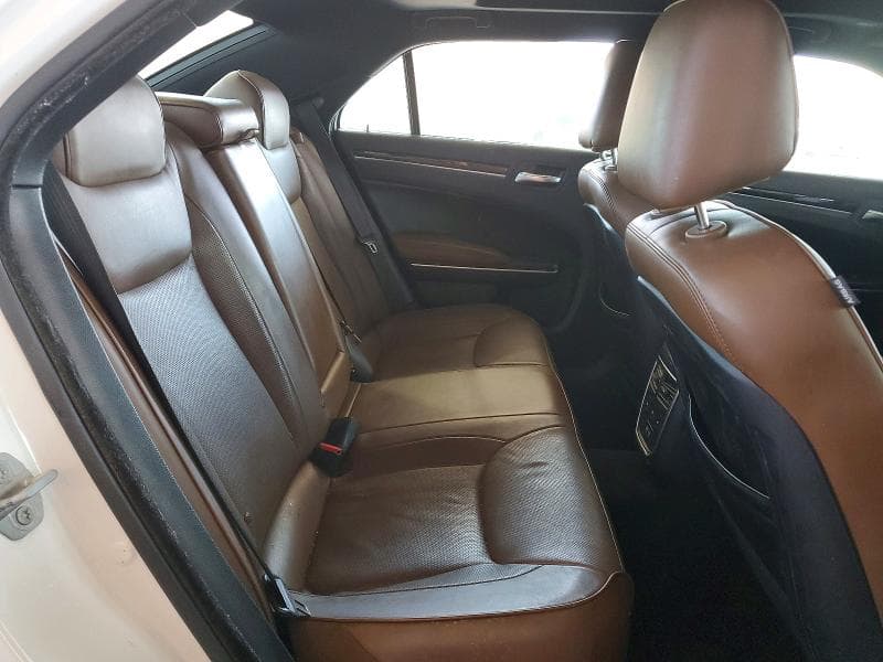 2019 CHRYSLER 300 LIMITED 10