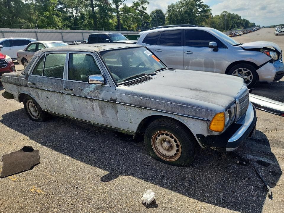 1984 MERCEDES-BENZ 300 DT 4